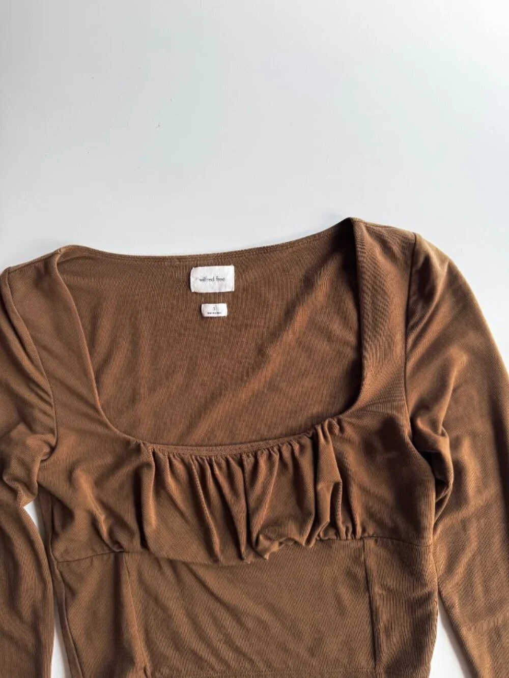 Aritzia WILFRED FREE Orbit Brown Jersey Ruched Long Sleeve Cropped Top, Size S - Picture 7 of 13